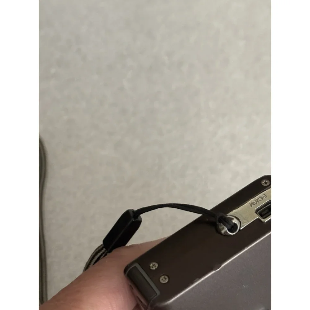 Sanyo VPC T700 7.0MP Digital Camera - Brown Tested With Battery. No Charger